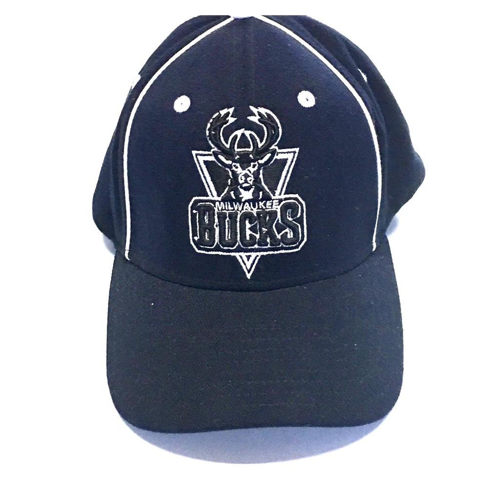 Milwaukee Bucks NBA Fitted Black Hat Cap